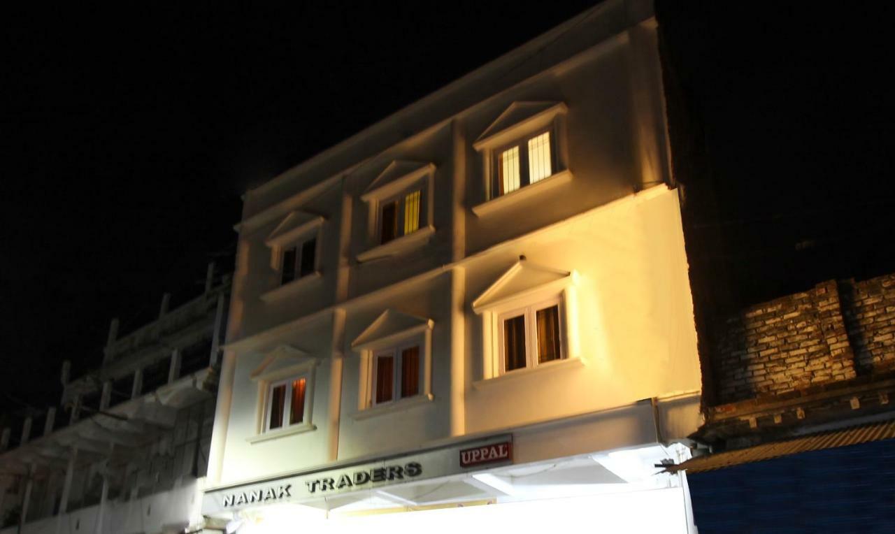 Itsy Hotels Royal Monarch Gorakhpur Exteriör bild