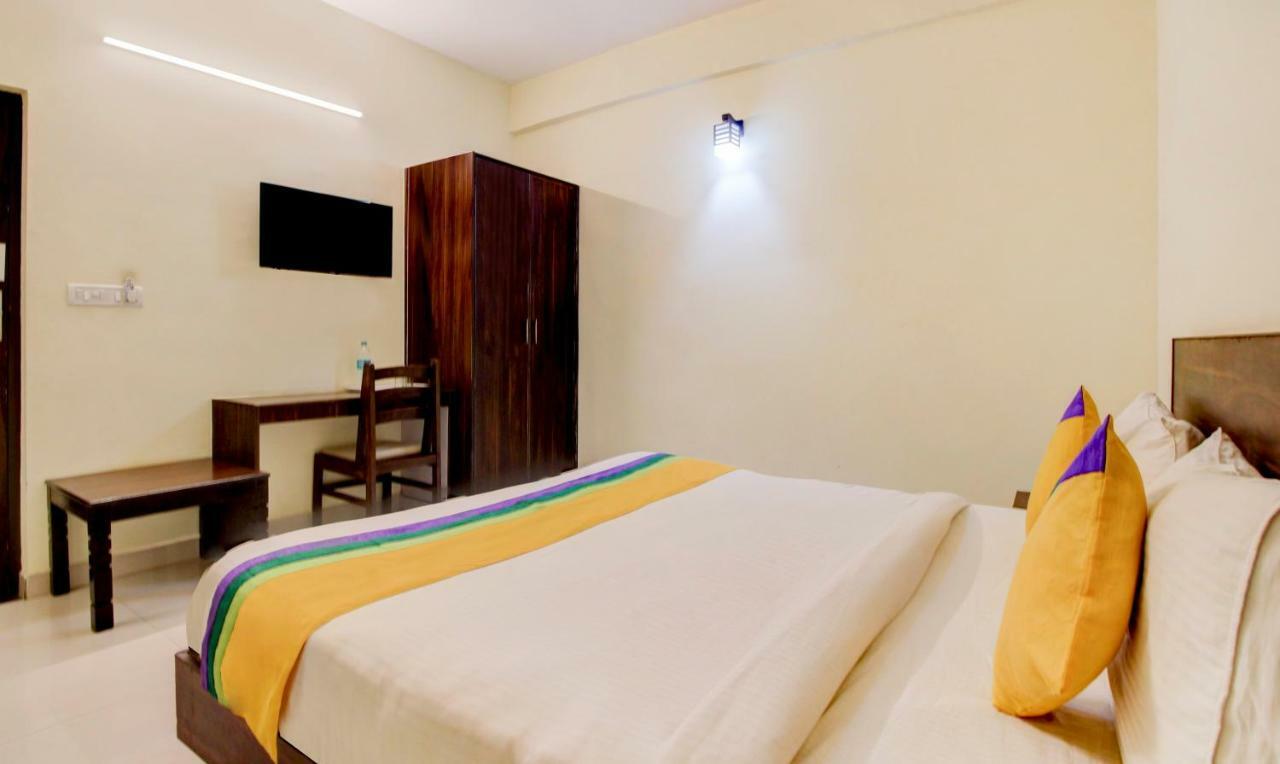 Itsy Hotels Royal Monarch Gorakhpur Exteriör bild